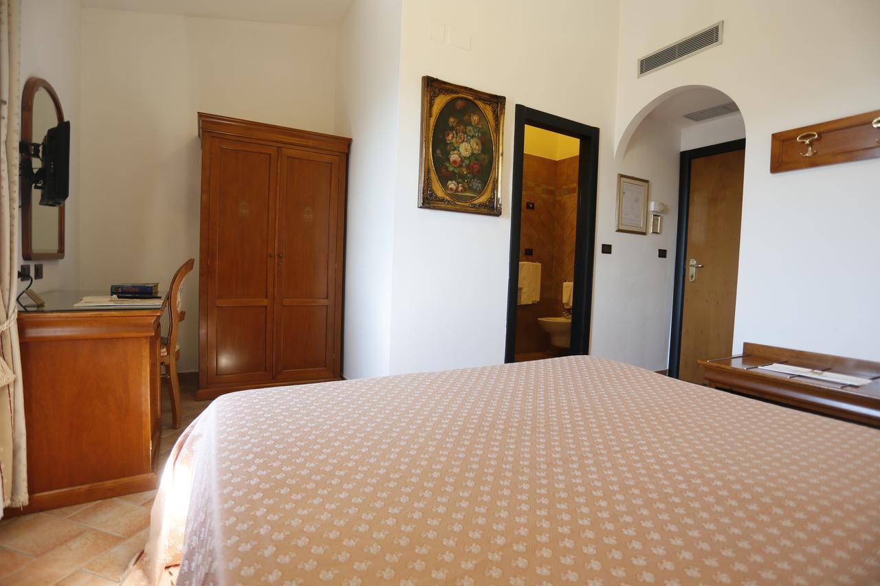 Hotel Castello Di Septe Mozzagrogna Exterior photo