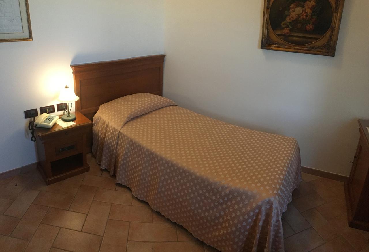 Hotel Castello Di Septe Mozzagrogna Exterior photo
