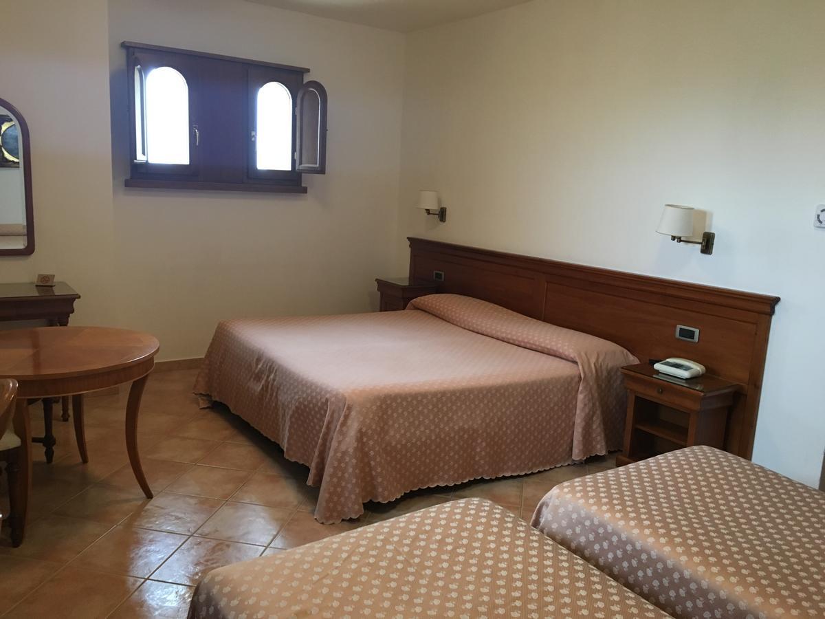Hotel Castello Di Septe Mozzagrogna Exterior photo