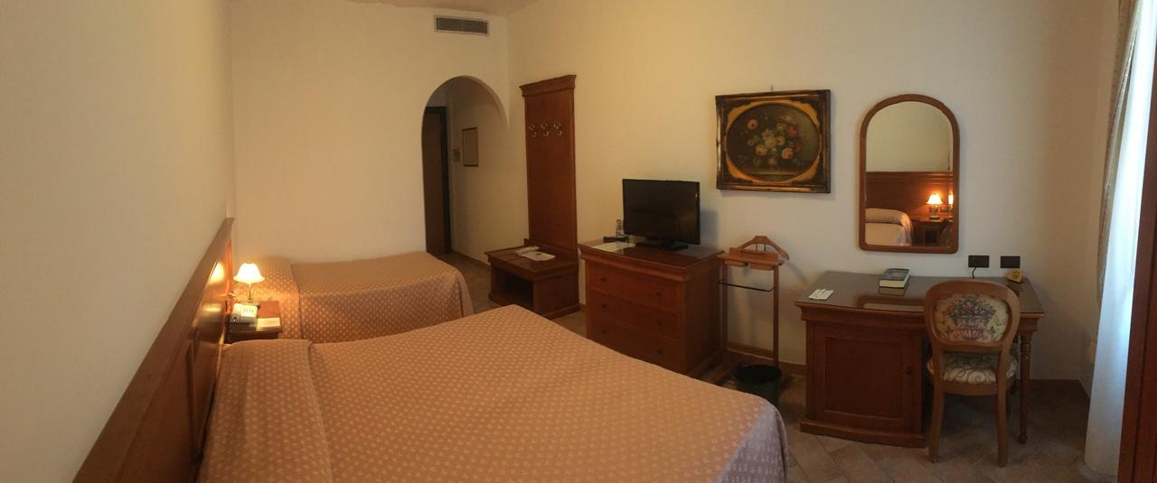 Hotel Castello Di Septe Mozzagrogna Exterior photo