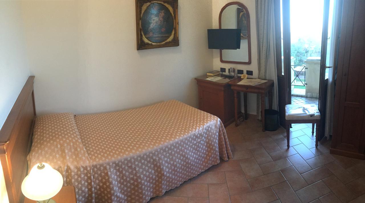 Hotel Castello Di Septe Mozzagrogna Exterior photo